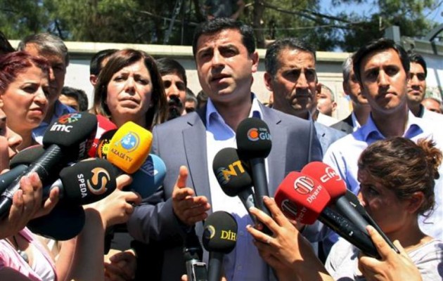 Απασφάλισε ο Ντεμιρτάς: Πρώην και νυν μέλη του ΑΚΡ πίσω από το πραξικόπημα