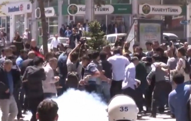 Φανατικοί τζιχαντιστές του Ερντογάν επιτέθηκαν σε Κούρδους στην Τουρκία