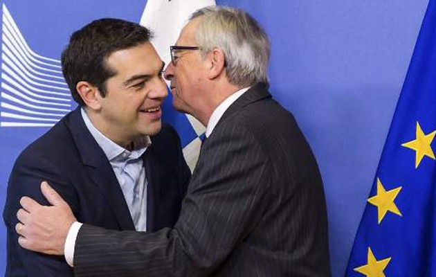 Τσίπρας και Γιούνκερ «κλειδώνουν» τη συμφωνία στις Βρυξέλλες