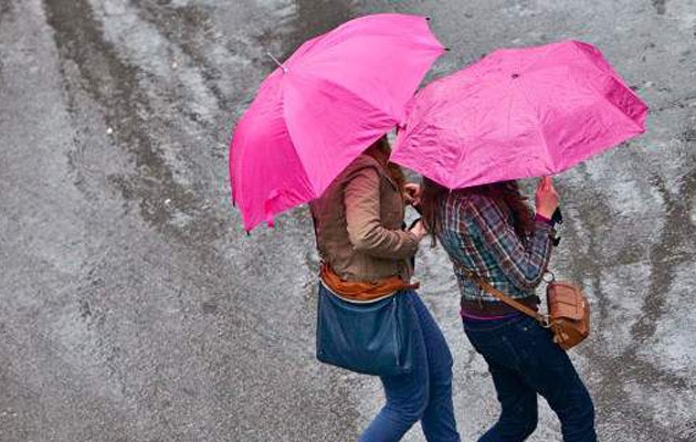 Συννεφιά και βροχές το σκηνικό του καιρού την Τρίτη