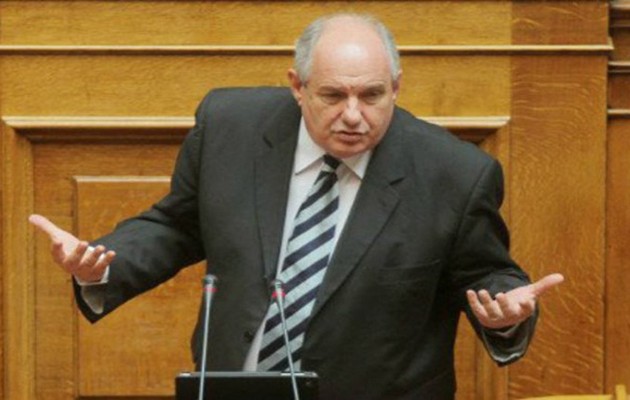 Σκηνικό βίαιης ανατροπής της κυβέρνησης καταγγέλλει ο Κουίκ