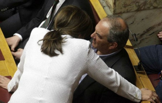 Γαλάζιο τετ-α-τετ Μπακογιάννη – Καραμανλή