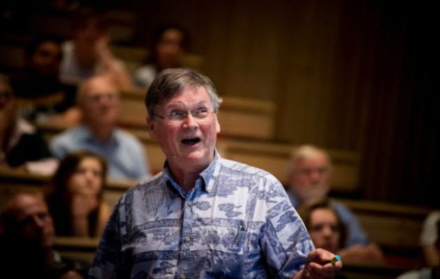 Παραιτήθηκε ο Νομπελίστας Τιμ Χαντ γιατί έκανε σεξιστικό σχόλιο