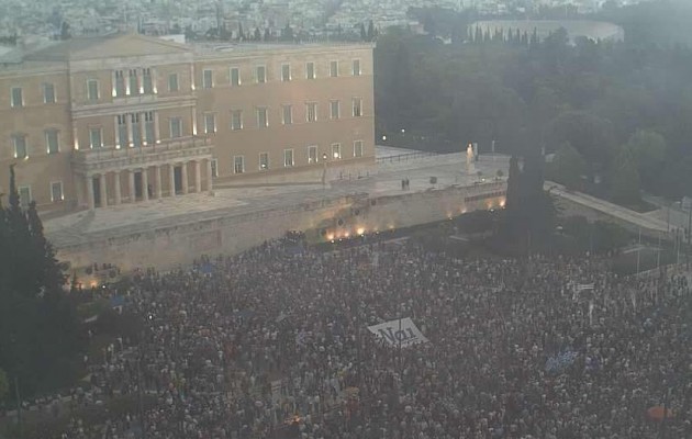 Πολυπληθές συλλαλητήριο του “ναι” στην Πλατεία Συντάγματος