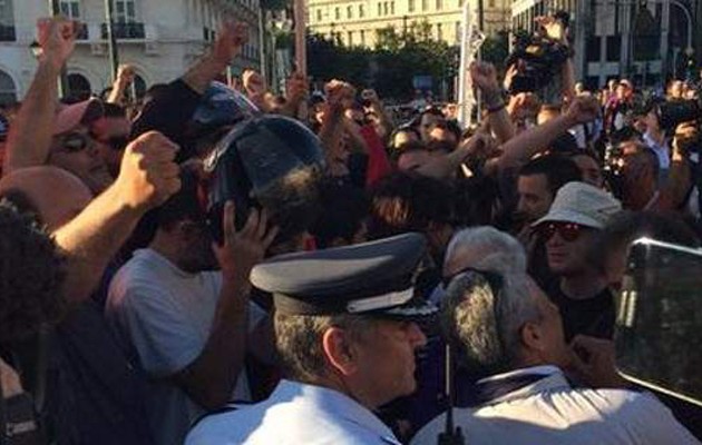 Αντιεξουσιαστές κόντρα στους “Μένουμε Ευρώπη”  (φωτογραφίες)