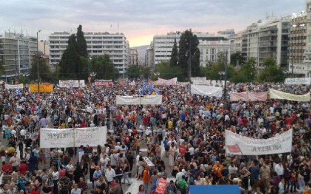Περισσότεροι από 4.000 διαδηλωτές στο Σύνταγμα κατά της λιτότητας