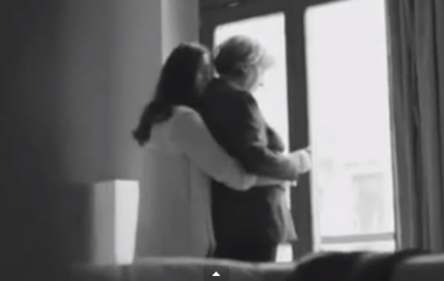 Η Μέρκελ πρωταγωνίστρια σε διαφημιστικό ομοφυλοφιλικού περιοδικού! (βίντεο)