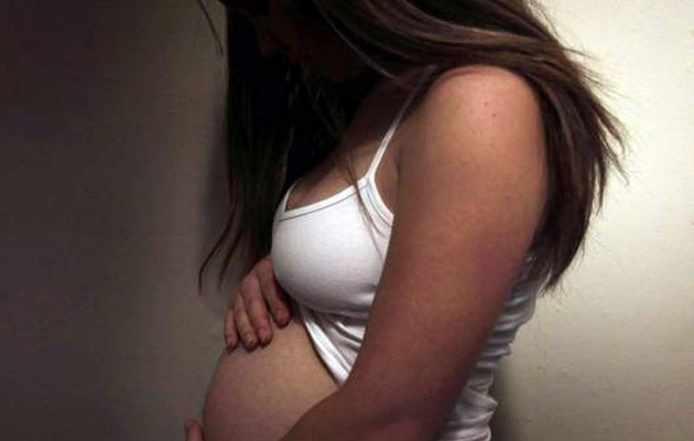 Έμεινε έγκυος από τον 12χρονο φίλο του γιου της!