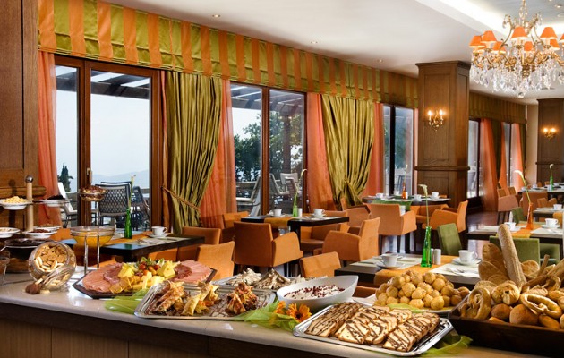 Όσο λιγότερο τρώτε τόσο μικρότερο ΦΠΑ θα πληρώνετε στα ξενοδοχεία