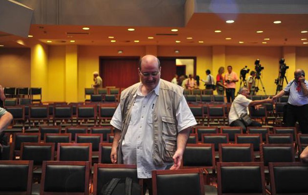 “Εβγαλαν μαχαίρια” Φίλης – Πετράκος για τα μάτια της Ζωής