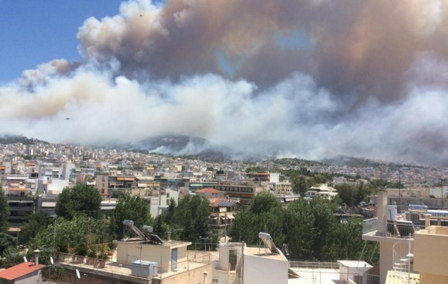 Καίγεται ο Υμηττός – Πύρινη κόλαση στην Αθήνα – Φωτογραφίες πολιτών στο Twitter