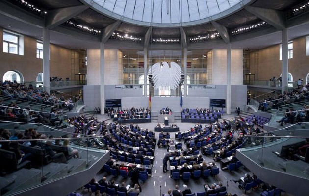 Ψηφίζει την Παρασκευή η Γερμανική Βουλή – Οργή κατά Σόιμπλε