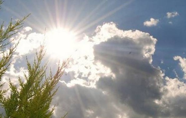 Ζέστη αλλά και βροχή την Παρασκευή