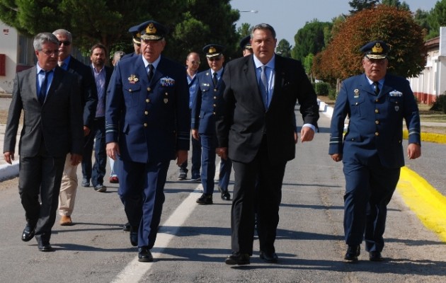 Πρόταση για εθελοντική στράτευση γυναικών κάνει ο Καμμένος