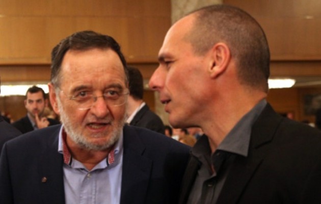 Ο Αλέξης μιλά για “ανατίναξη” της Ελλάδας και Λαφαζάνης – Βαρουφάκης το παίζουν “μάγκες”!