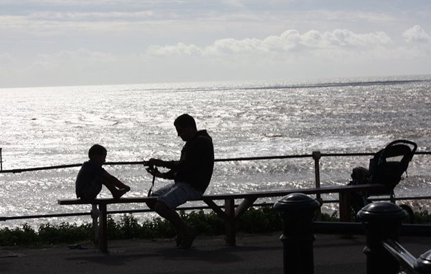 Κατακεραυνώνει τον πρωθυπουργό με επιστολή του ένας νέος πατέρας