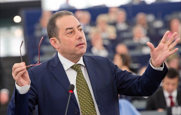 Οι Σοσιαλιστές ξεκάθαρα στο πλευρό της Ελλάδας: “Δεν θα δεχθούμε ποτέ το Grexit”