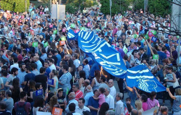 Απίστευτο: Tους έδωσαν πανό «Μένουμε σκλάβοι» και το κρατούσαν 20 λεπτα