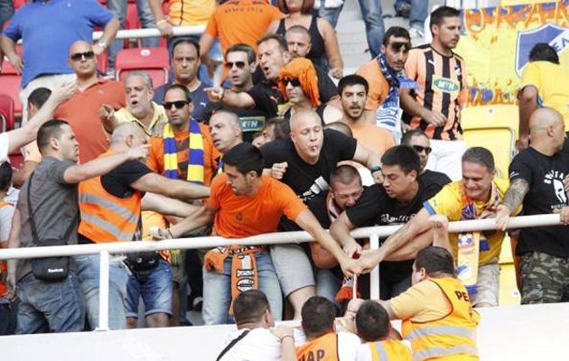 Πρόκληση Σκοπιανών: Ήθελαν να κατεβάσουν την ελληνική σημαία (φωτογραφίες)