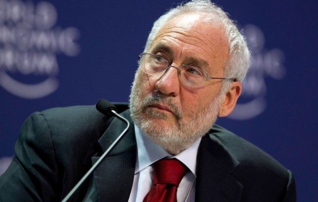 Τζ. Στίγκλιτς για κορωνοϊό: Τα χέρια του Τραμπ είναι βαμμένα με αίμα.