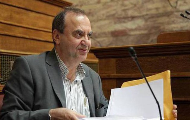 Στρατούλης: Πρέπει να απεμπλακεί ο ΣΥΡΙΖΑ από το μνημόνιο
