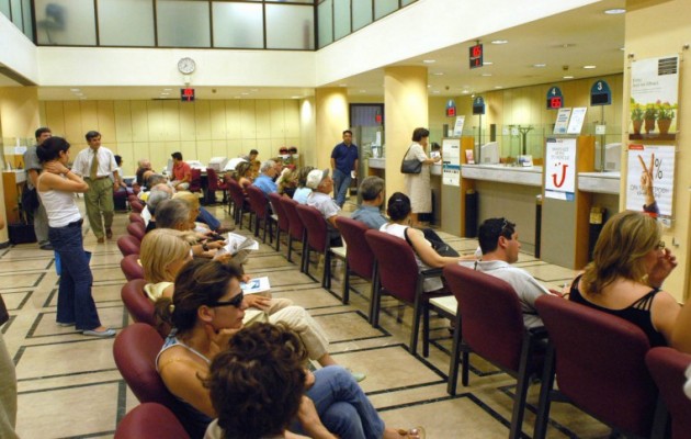 Χαλαρώνουν τα capital controls – Τι αλλάζει στις τραπεζικές αναλήψεις