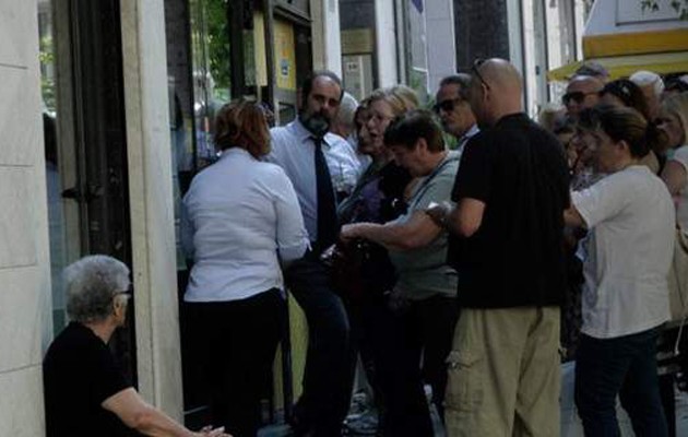 Mέχρι την Τετάρτη θα παραμείνουν κλειστές οι τράπεζες