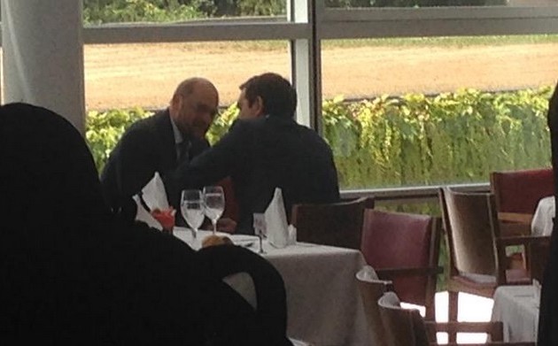 Τσίπρας και Σουλτς στο εστιατόριο της Ευρωβουλής μετά τη θυελλώδη συνεδρίαση