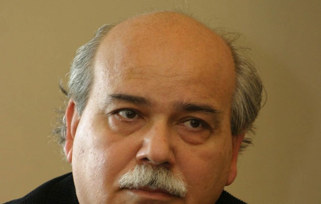 Δεν θα απολυθεί κανένας στο Δημόσιο, διαβεβαιώνει ο Βούτσης