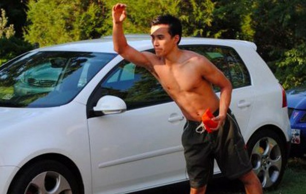 Προσφέρει 10.000 δολάρια αμοιβή σε όποιον μπορέσει να του βρει… γυναίκα!