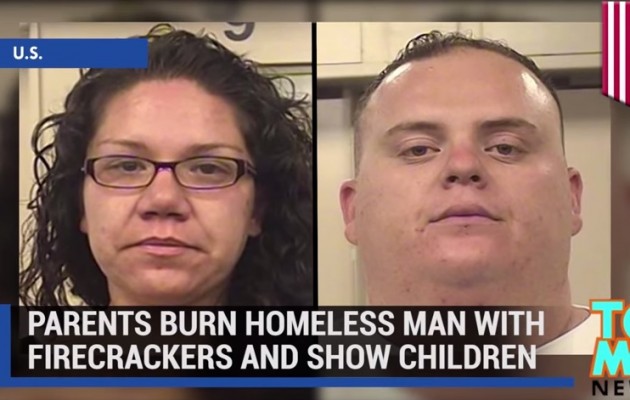 Έβαλαν φωτιά σε άστεγο με πυροτεχνήματα για να κάνουν… πλάκα (βίντεο)