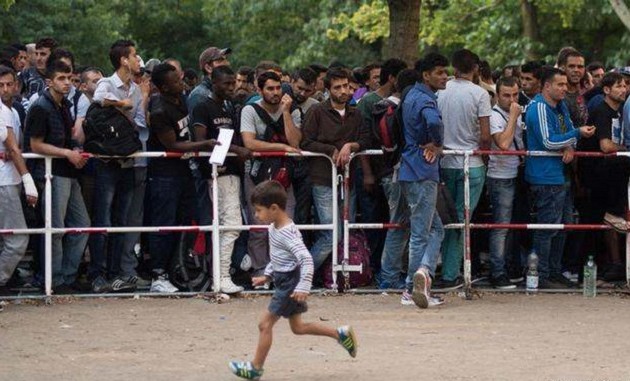 Μετανάστες και πρόσφυγες καταλαμβάνουν την Γερμανία