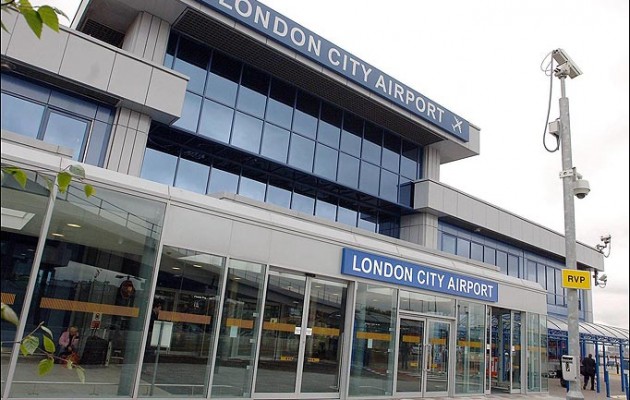 Οι Αμερικανοί πωλούν το αεροδρόμιο του Λονδίνου που αγόρασαν από Ιρλανδούς