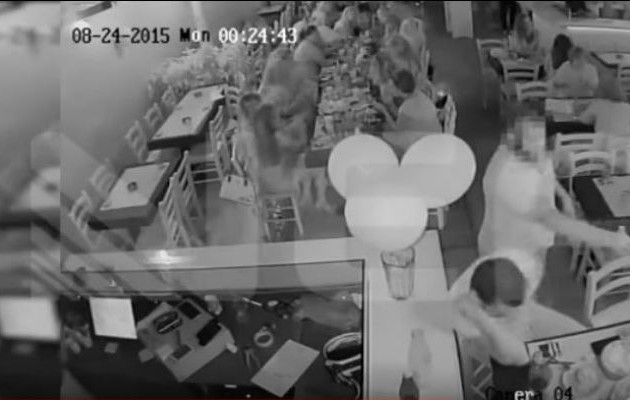 Συγκλονιστικό βίντεο – ντοκουμέντο από τη στιγμή της αιματηρής επίθεσης στα Χανιά