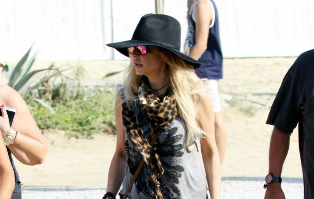 Άστραψαν τα φλας με την εμφάνιση της Άννας Βίσση στη Μύκονο! (φωτο)