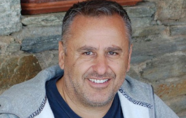 Ο Αντώνης Δελατόλας έπεσε στα ρεύματα και έσωσε από πνιγμό δύο 15χρονες (βίντεο)