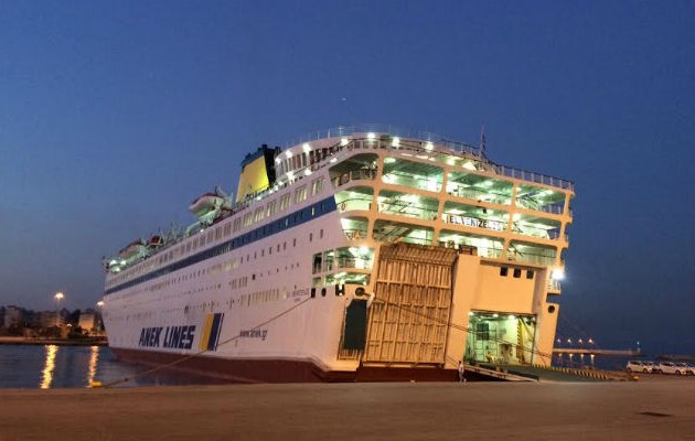 Ναυλώνουν το πλοίο «Ελ. Βενιζέλος» για τη φιλοξενία 2.500 μεταναστών