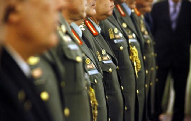 Ένστολοι: Σταδιακές αυξήσεις στις αποδοχές τους από τον Οκτώβριο