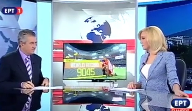 Δημοσιογράφος της ΕΡΤ φλέρταρε στον «αέρα» την παρουσιάστρια (βίντεο)