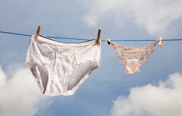 Η ανωμαλία πάει σύννεφο: Πουλάει τα φορεμένα εσώρουχά της… προς το ζην