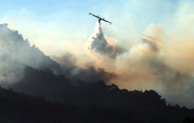 Σε εξέλιξη πύρινη κόλαση στη Μυτιλήνη