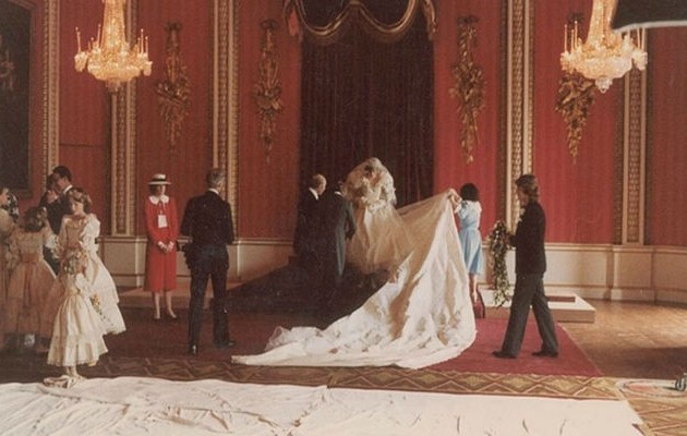 Σπάνιες και αδημοσίευτες φωτογραφίες από τον γάμο της Νταϊάνα