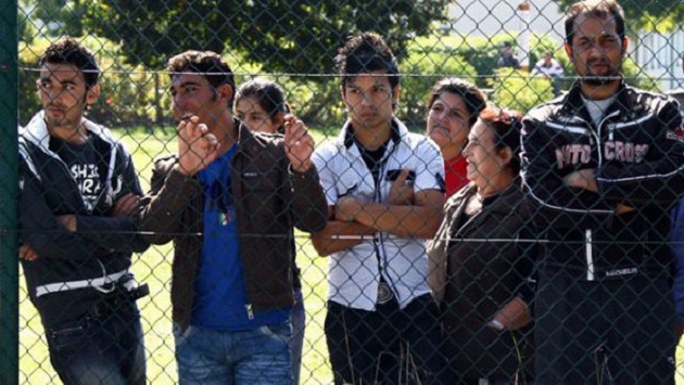 Η Μέρκελ δεν θέλει να δίνεται εύκολα άσυλο σε μετανάστες