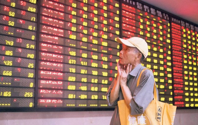 Με μείωση επιτοκίων η Κίνα θέλει να αποσοβήσει μία νέα Lehman Brothers