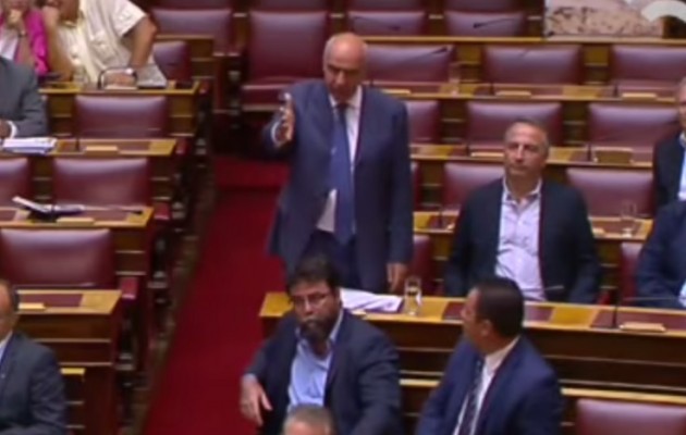 Έξαλλος ο Μεϊμαράκης με τον Τσακαλώτο: “Μην μου κουνάς εμένα το δάχτυλο!”