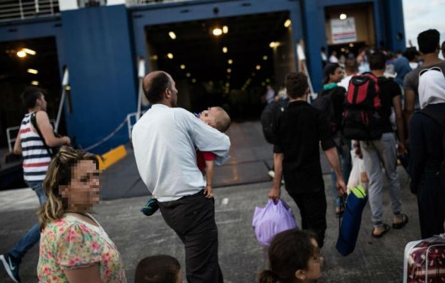 Στο λιμάνι του Πειραιά άλλοι 2.500 πρόσφυγες τη Δευτέρα