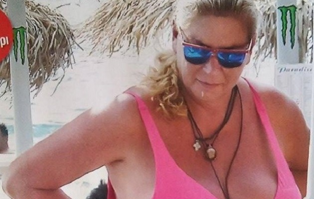 Με ροζ μπικινάκι παίρνει τα μπάνια της η Δήμητρα Λιάνη Παπανδρέου (φωτογραφίες)