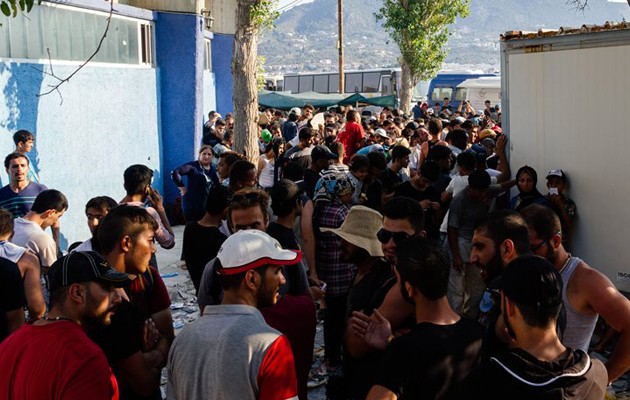 Εκρηκτική η κατάσταση στη Μυτιλήνη: Νέα επεισόδια μεταξύ μεταναστών