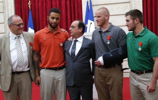Παράσημο από τον Ολάντ στον Έλληνα ομογενή που αφόπλισε τον τζιχαντιστή