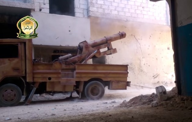 Δείτε το αυτοσχέδιο ολμοβόλο των τζιχαντιστών που βομβαρδίζει τη Δαμασκό (βίντεο)